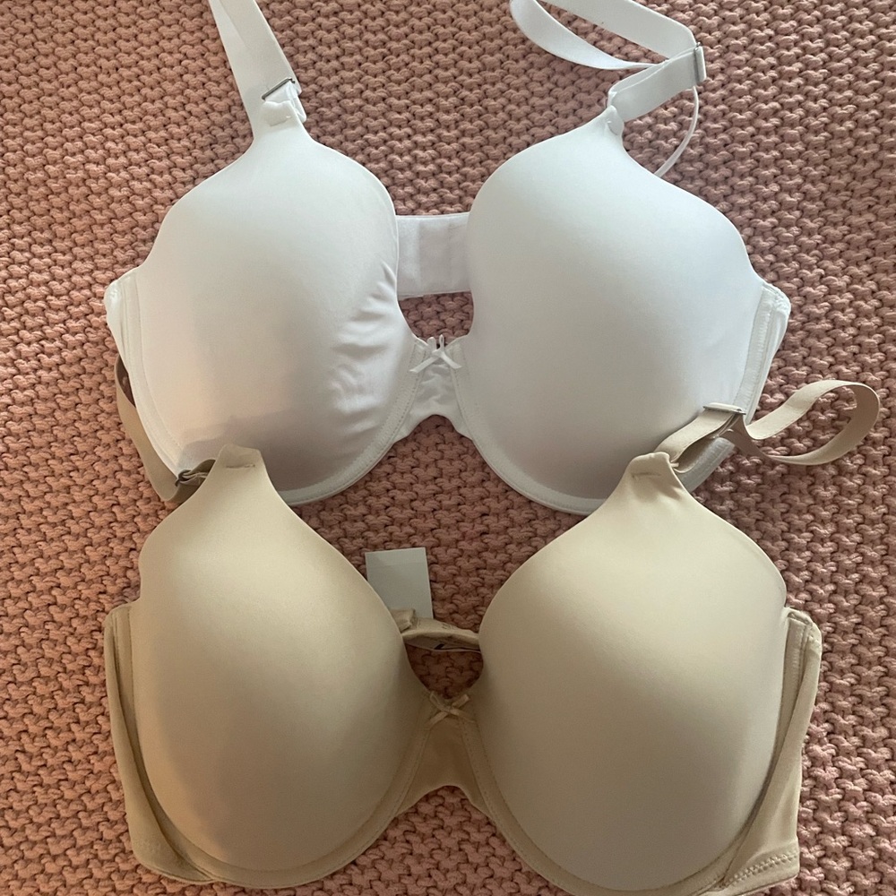 Set of 2 Maidenform bras.
